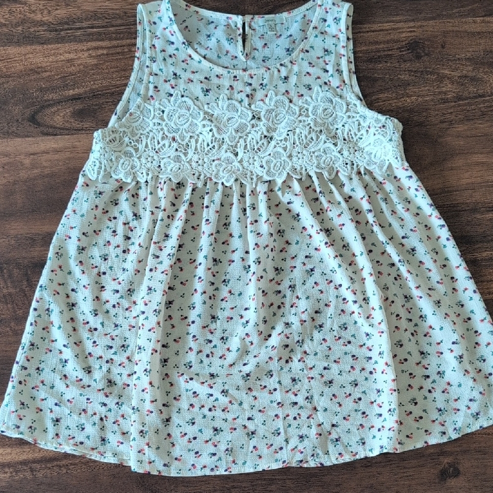 Jodifl Floral Lace Top